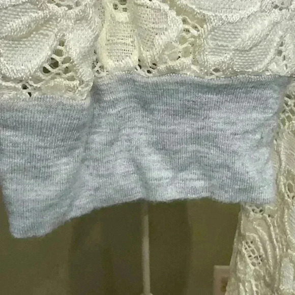 Light gray sweatshirt like top with lace accent sleeves- Size Large - Picture 6 of 7